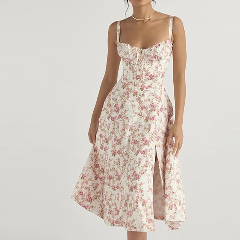 Elegant blomstret kjole med spaghettistropper – sommergarderobe